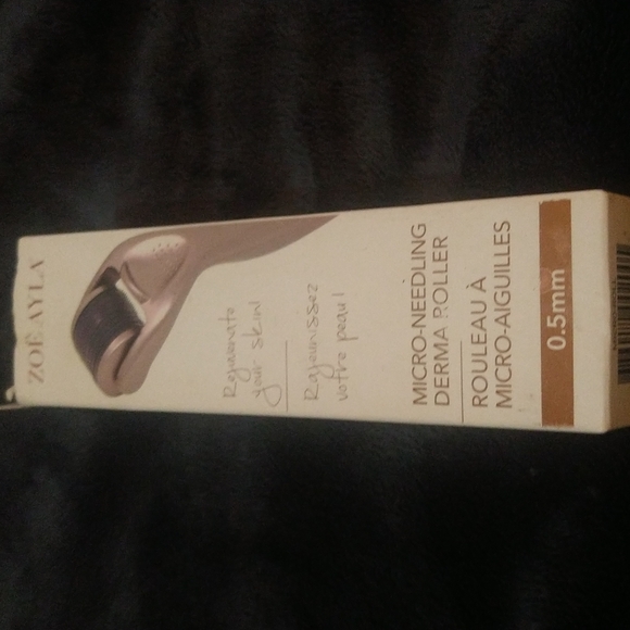 Zoe Ayla Micro-Needling Derma Roller - Picture 2 of 6
